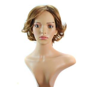Sino elegante de cabelo encaracolado