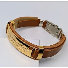 Pulseira Bracelete Masculino Feminino Couro Sintético Ajustável Placa Inox Tudo Posso Naquele me Fortalece Caramelo