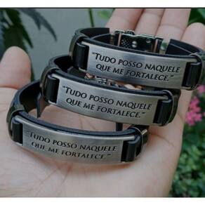 Pulseira Bracelete Masculino Feminino Couro Sintético Ajustável Placa Inox Tudo Posso Naquele me Fortalece Caramelo