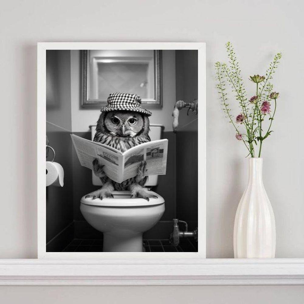 Quadro Coruja No Banheiro Lendo Jornal 45X34Cm