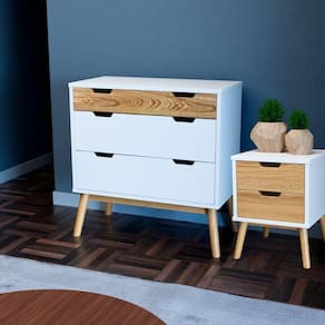 Cômoda e Mesa de Cabeceira Lara Parpinelli Branco/Pinus Cera