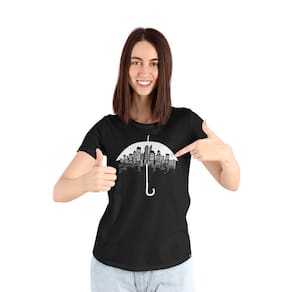 Camiseta Feminina Guarda-Chuva Cidade Grande Garoa Prédios