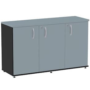Armário Baixo Credenza PE25 Pandin 121,50 cm (largura) em MDP Cor Cinza e Preto com Três Portas