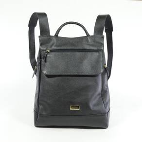 Mochila feminina anti furto notebook em couro  preto