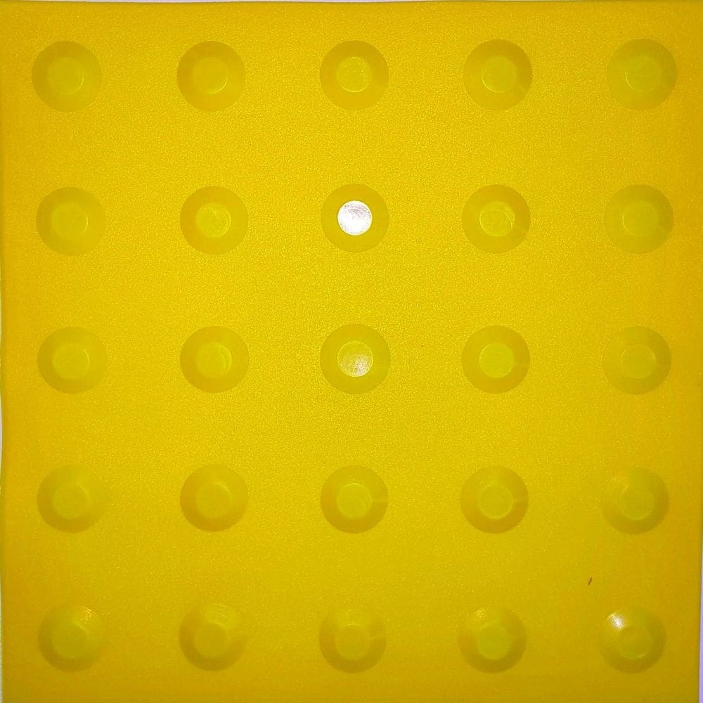 Piso tátil alerta pvc amarelo 16 peças 25x25cm nbr9050