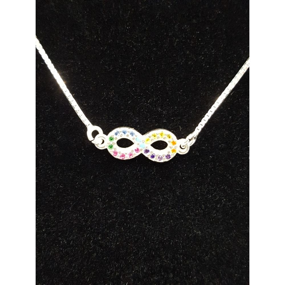 Colar Infinito Cravejado: Elegância e Significado em um Único Acessório