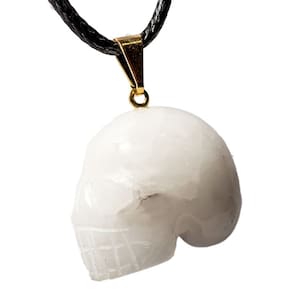 Colar Caveira ou Cranio Pedra Quartzo Leitoso Pino Dourado