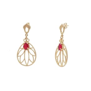 Brinco Lindo Com Detalhes Folheado A Ouro 18K