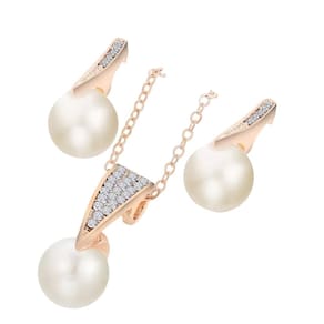 Lindo conjunto de colar e brincos ,perola com dourado