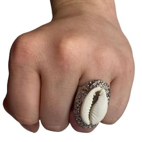 Anel ajustável búzios 3,3 cm niquelado em metal