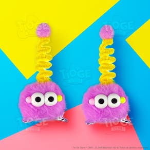Kit 2 Monstrinhos Bolinha de Pelúcia Antena Espiral Presilha Cabelo Maluco Bichinho Olho Grande Engraçado Roxo Amarelo