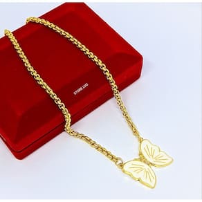 Colar Feminino Corrente Grossa Folheado Ouro Dourado com Pingente Borboleta Resinado Preto Branco Grande Luxo Tendência