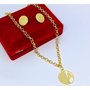 Kit Conjunto Colar e Brincos Corrente Elo Português Folheado Ouro com Pingente Medalha Oração Pai Nosso Mão Tendência