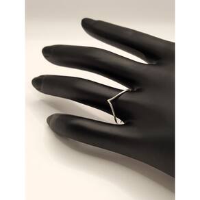 Anel Prata 925 Liso em V: Elegância e Minimalismo em um Único Acessório (N°22)