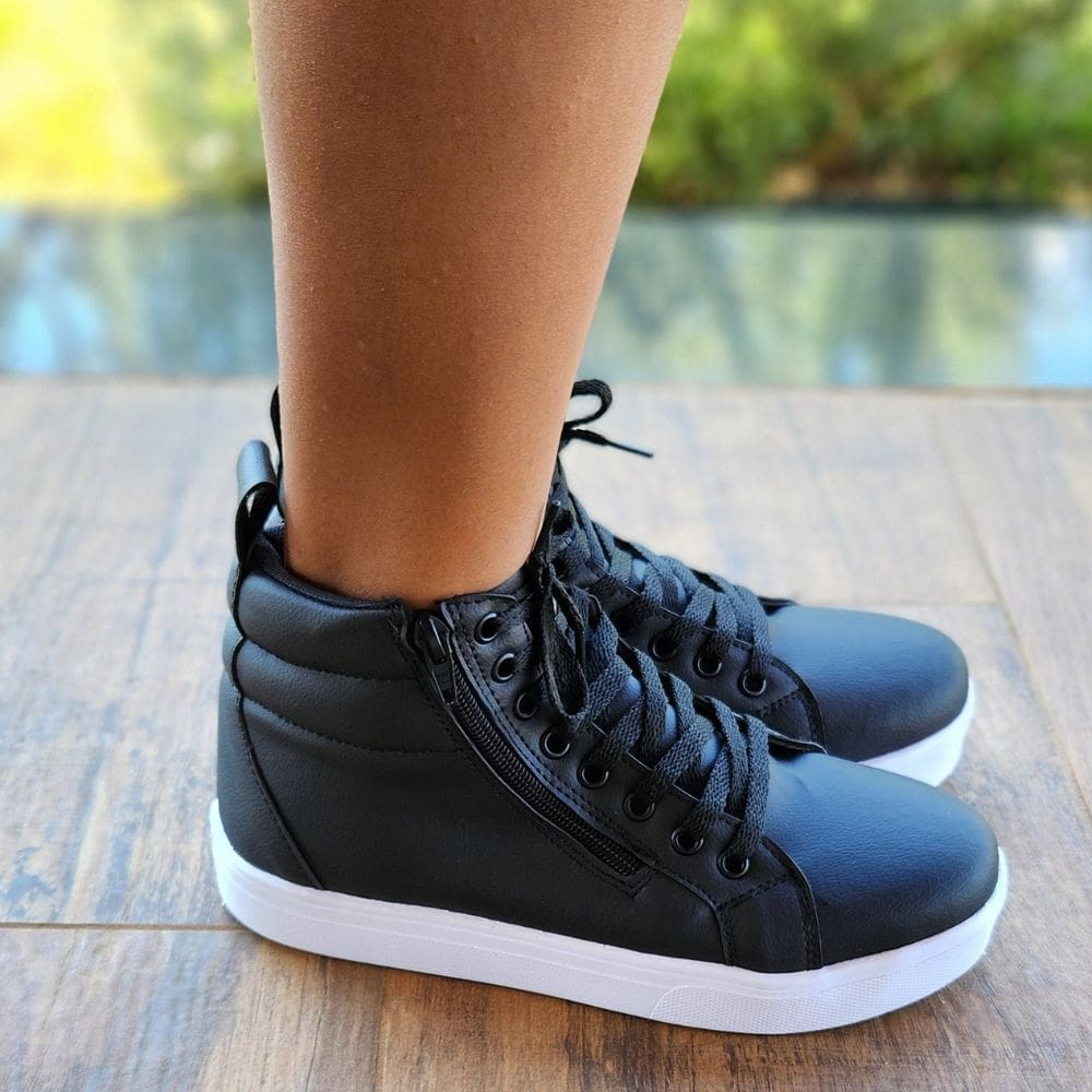 Bota Feminina Preta Estilo Academia Com Solado De Borracha Anti-derrpante. Tenis Feminino Estilo Academia.