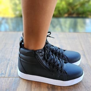 Bota Feminina Preta Estilo Academia Com Solado De Borracha Anti-derrpante. Tenis Feminino Estilo Academia.