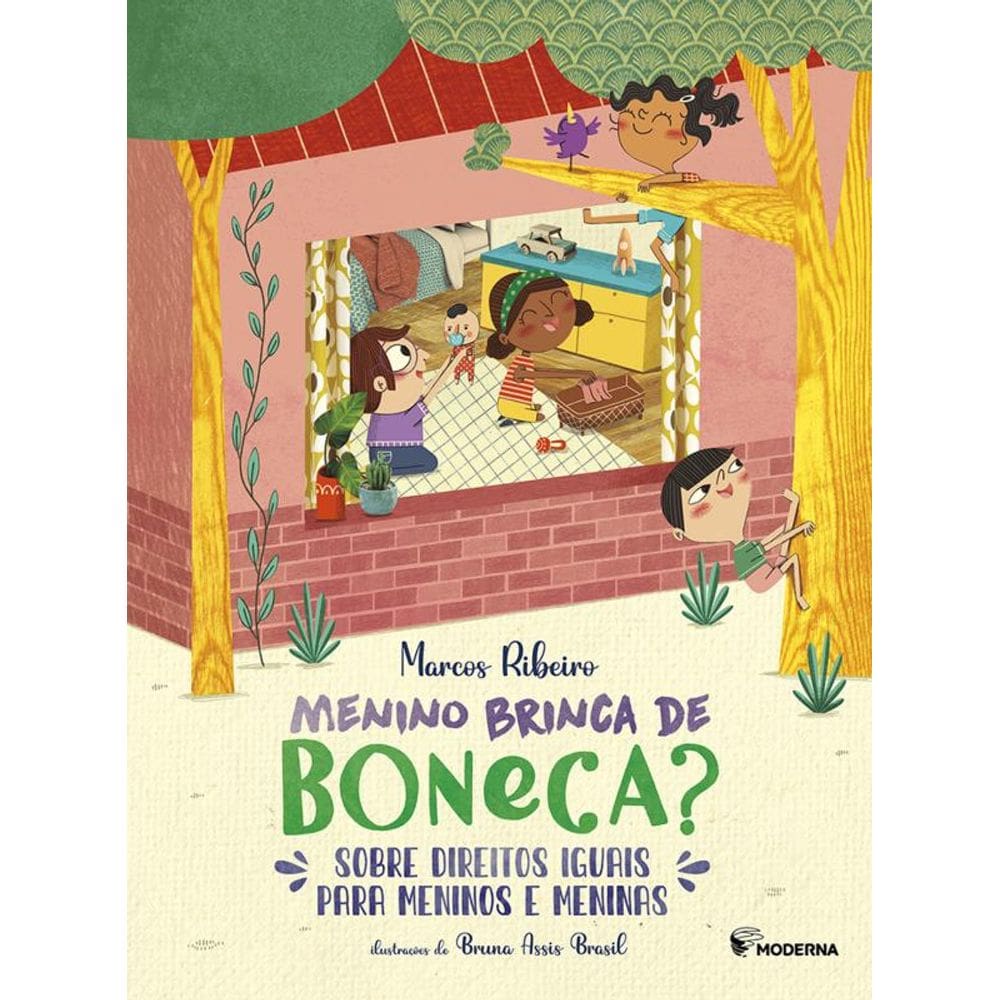 Menino Brinca De Boneca