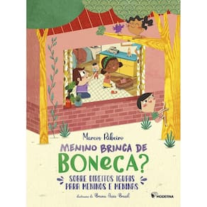 Menino Brinca De Boneca