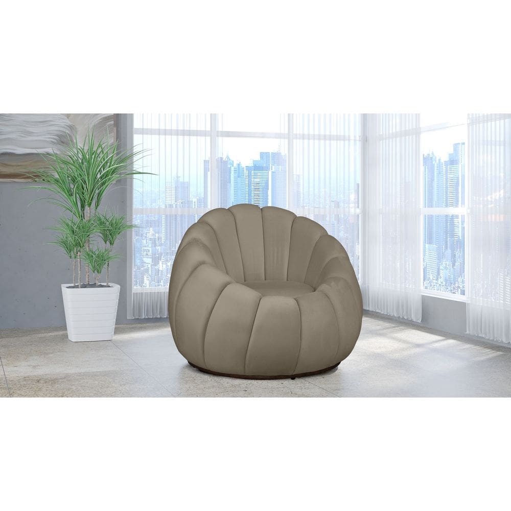 Poltrona Decorativa Concha Giratória Veludo Bege - Londrilar