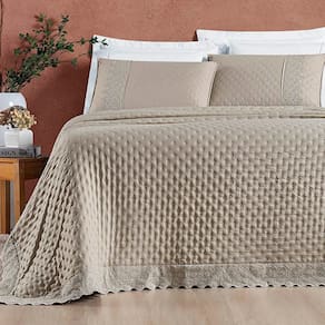 Kit Cobre Leito Colcha Bouclê Casal Padrão Laise Bordada Micropercal 200 Fios 3 Peças - Bege Taupe