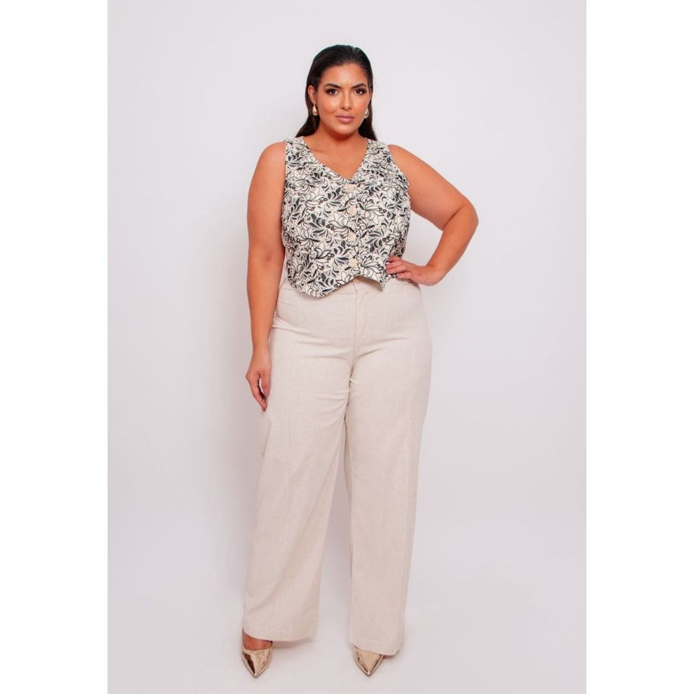 Conjunto Plus Size em Linho com Colete de Renda e Calça