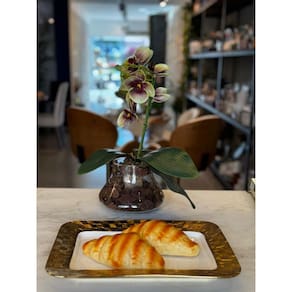 Travessa em porcelana Vera branca e dourada média