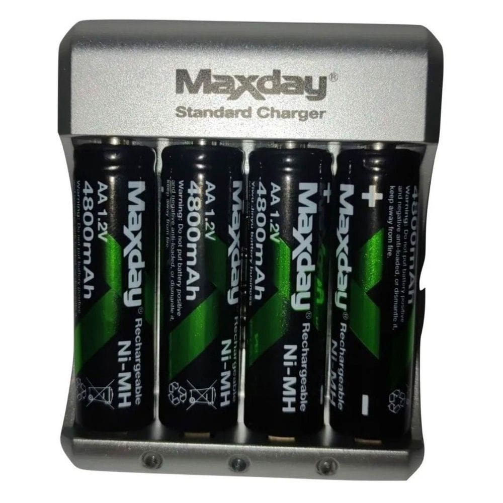 Carregador Bivolt 4 AA/AAA + 1 Bateria 9V - 8 a 12h de Carga