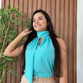 Blusa Tecido Duna Gola Alta Grapiado Fechamento Botões Tira Gola