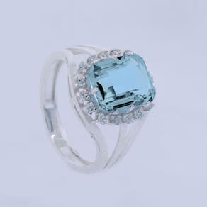 Anel de Prata Coleção Queens Cristal Topázio Sky 8x10 e Zircônias Brancas