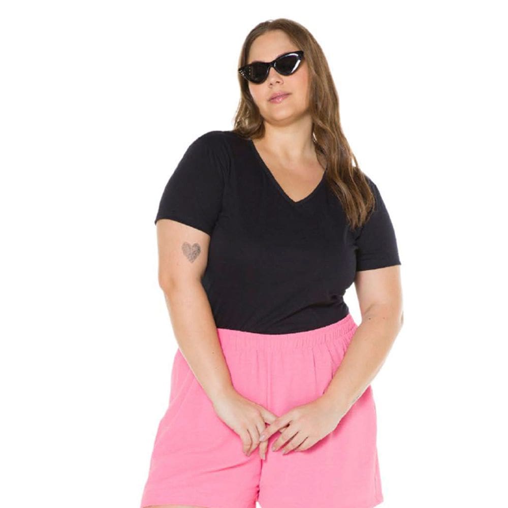 Blusa Feminina Plus Size Básica Manga Curta Gola V
