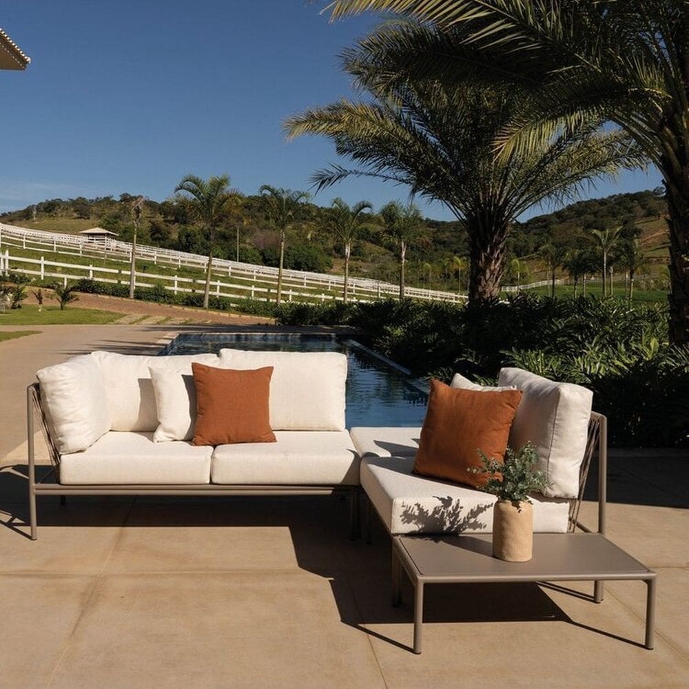Conjunto Jardim e Varanda 1 Chaise 1 Sofá 1 Puff 1 Mesa Lateral Refúgio Cabecasa Madeiramadeira Champanhe/Quaker areia