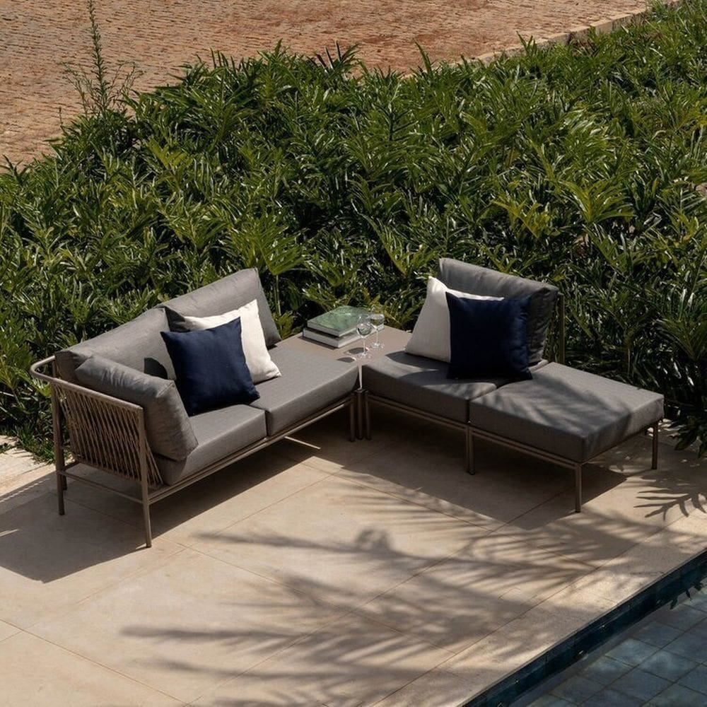 Conjunto Jardim e Varanda 1 Chaise 1 Sofá 1 Puff 1 Mesa Lateral 70cm Refúgio Cabecasa Madeiramadeira Champanhe/Cinza Mesclado