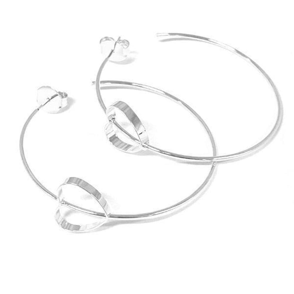 Brinco Argola Média Com Coração Vazada Folheado Em Ródio