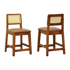 Kit 2 Banquetas Baixa/Cadeiras Gabi Madeira Maciça Encosto Telinha Assento Estofado Sintético Amêndoa/Marrom