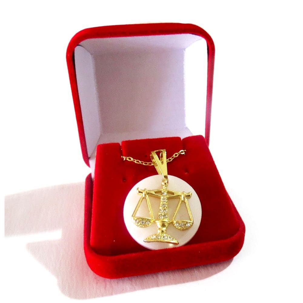 Colar Direito Advogada Na Caixinha Folheado A Ouro 18k