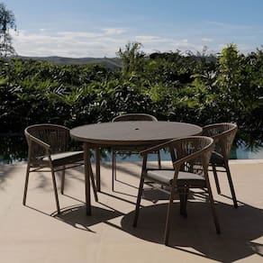 Conjunto Jardim e Varanda 1 Mesa Redonda 130cm 4 Cadeiras com Braços Refúgio Cabecasa Madeiramadeira Champanhe/Cinza Mesclado