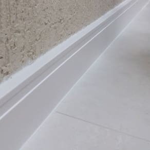 Rodapé de Poliestireno 10cm X 15mm Frisado Metro Linear Gr100f - Barra 2,40m - caixa com 2,4 Unidade - Branco