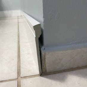 Rodapé de Poliestireno 12cm X 15mm Sobrepor Frisado Metro Linear- Gr120s - Barra com 2,40ml - caixa com 2,4 Unidade - Branco
