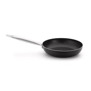 Frigideira Profissional Preta 24 cm 1,9 L em Alumínio com Revestimento Interno Antiaderente Multiflon
