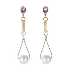 Brinco Armazem Rr Bijoux Comprido Pérola E Cristal Dourado