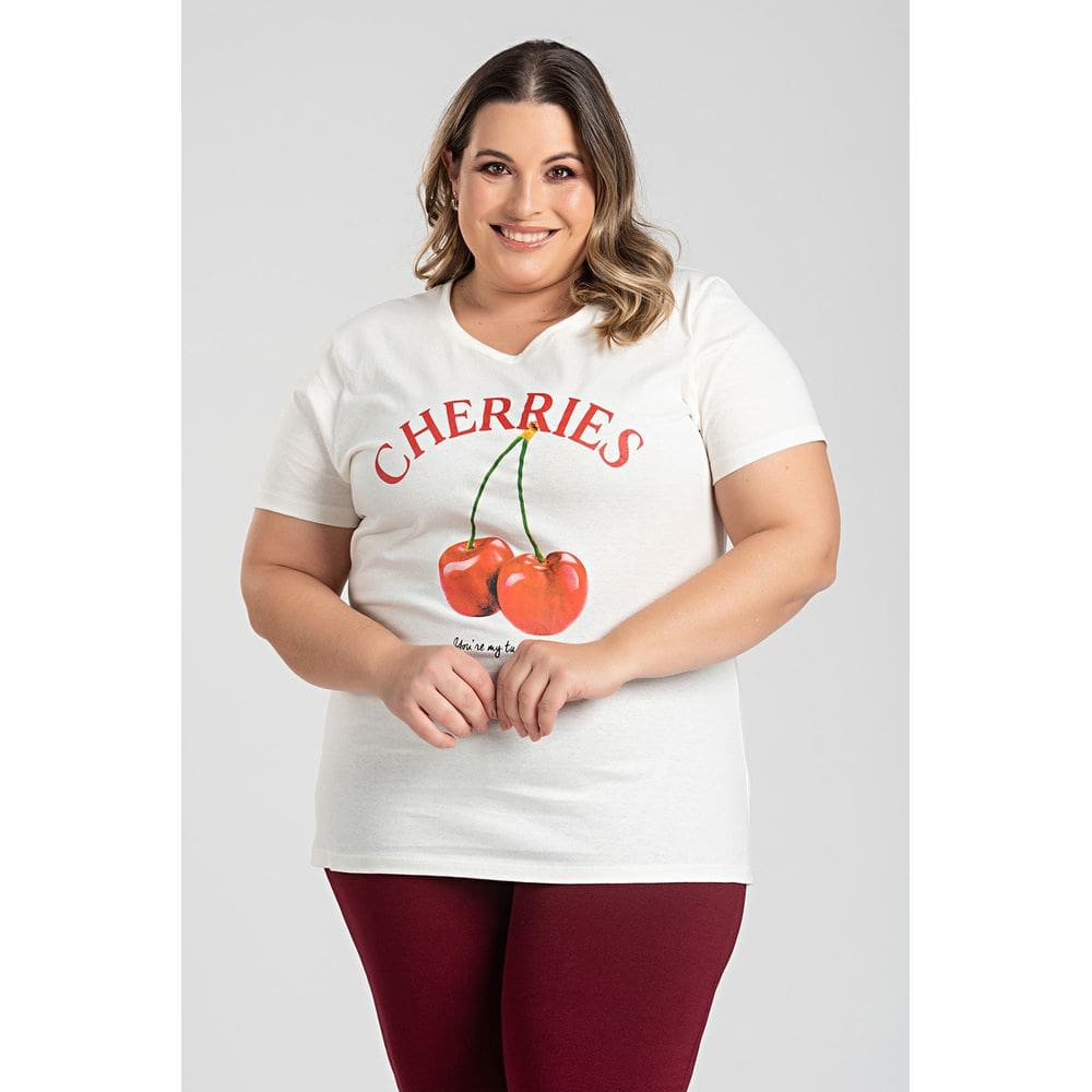 T-shirt Feminina Plus Size Malha Algodão Estampada "CEREJA" - Serena