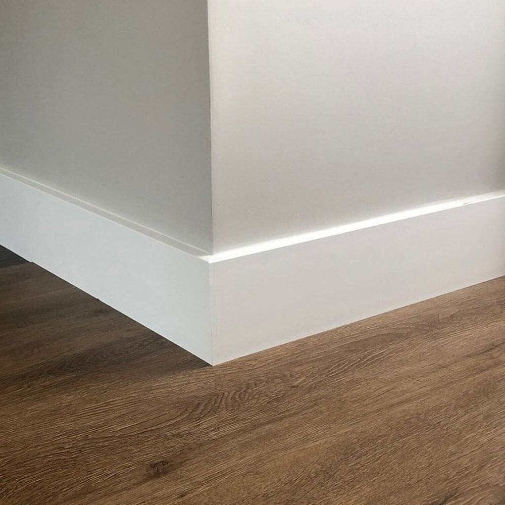 Kit com 30 Barras Rodapé de Poliestireno 12cm X 15mm Liso 67,5m Branco