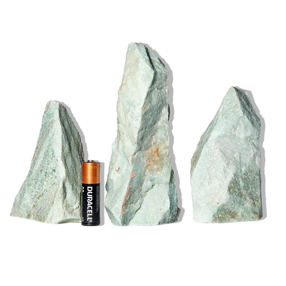 03 Quartzo Verde Pedra Pé Serrado 200 a 300g 8 a 11cm Tipo B