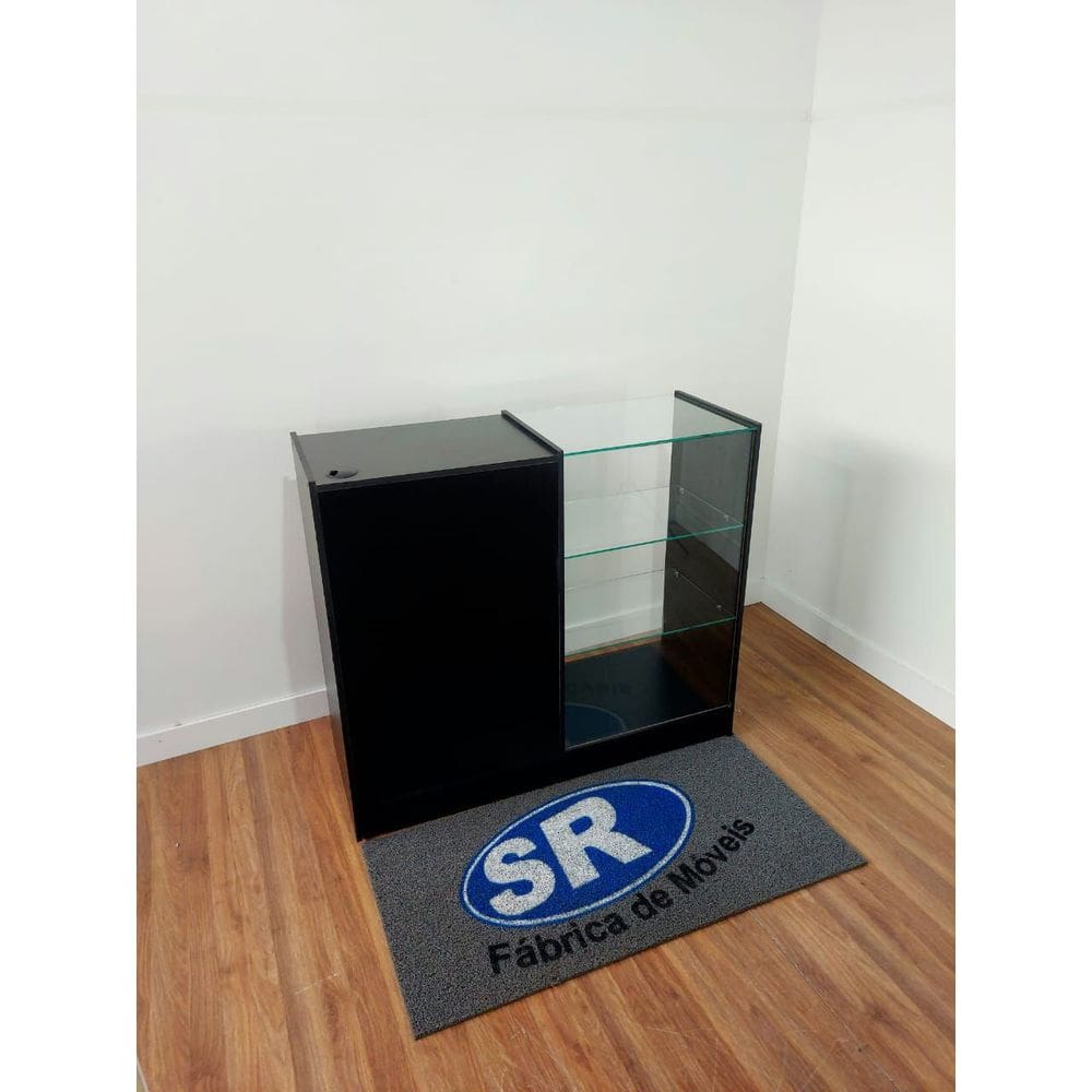 Balcão de Caixa com Expositora em Preto - Elegância e Funcionalidade