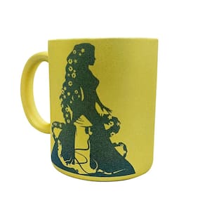 Caneca Ceramica Glitter Dourada Rapunzel E Bela Adormecida