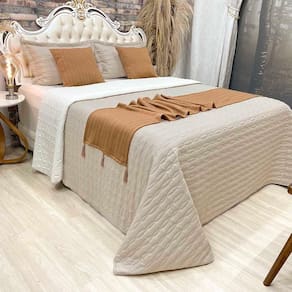 Kit Cobre Leito Colcha Dubai Queen 08 Peças Micropercal 200 Fios Xale Pompom Clean - Caramelo Bege