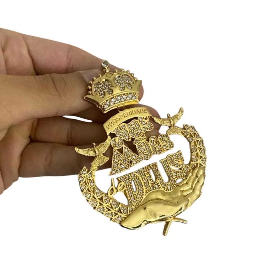 Pingente Nas Mãos De Deus - Banhado A Ouro 18K