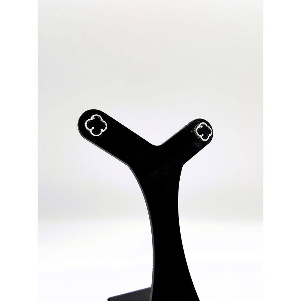 Elegância atemporal: Brinco em Prata 925 com Ônix