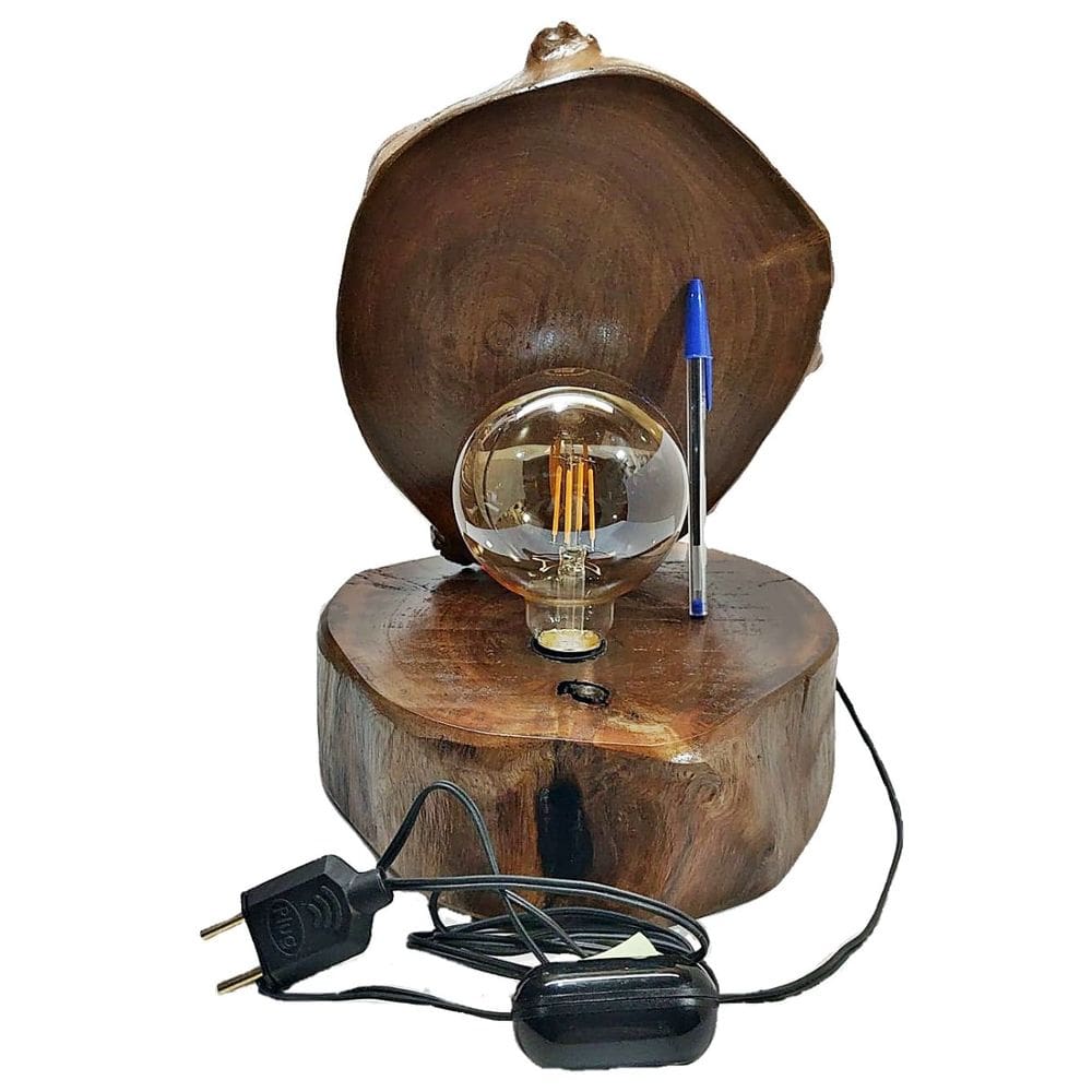 Luminária Rústica de Mesa Feita Com Bolacha de Madeira