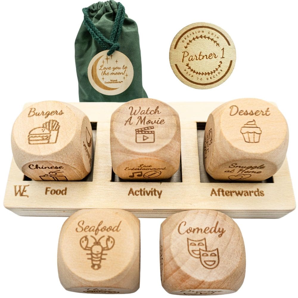 Jogo de dados Date Night Wood Enchantments com tabuleiro e bolsa de transporte